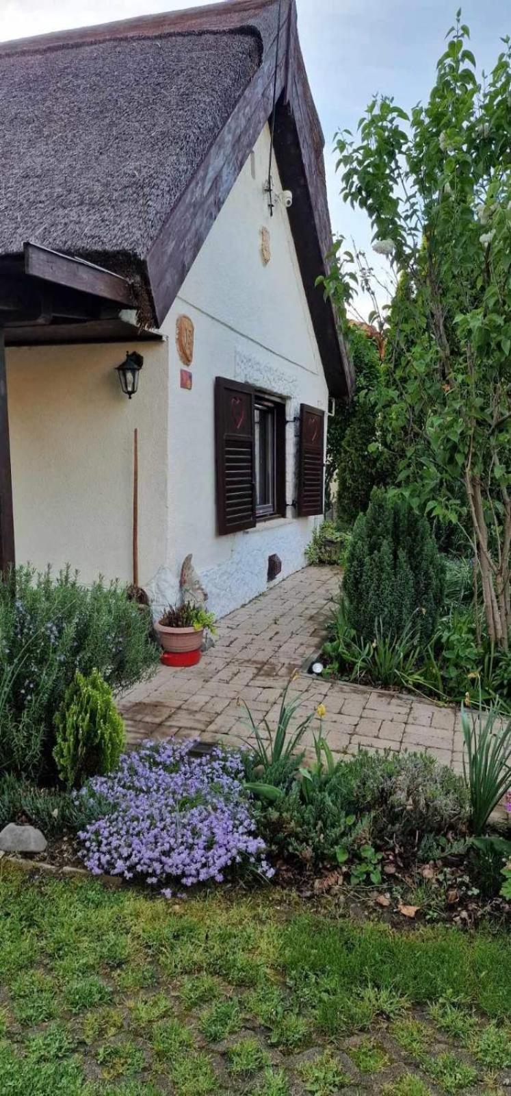 Lovely Cottage Home Веленце Екстериор снимка